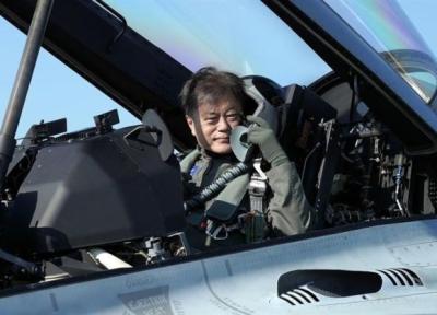 رئیس جمهور کره جنوبی در لباس خلبانی: قدرت دفاعی به صلح منجر می گردد