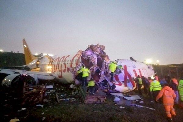 هواپیمای مسافربری در ترکیه پس از خروج از باند دو نیم شد